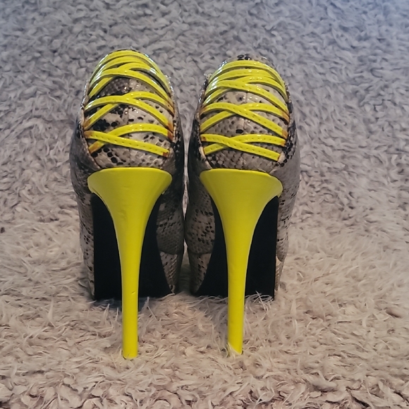 Shoe Dazzle Shoes - CCO ALL NEED TO GO!  Stylish Women's Snake Print Heels with Neon Accents